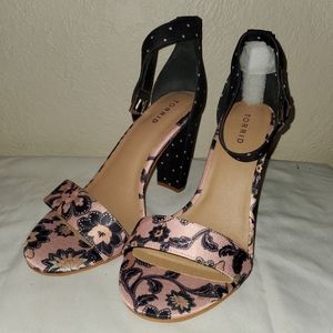 Torrid pink/blue floral polkadot heels size 10